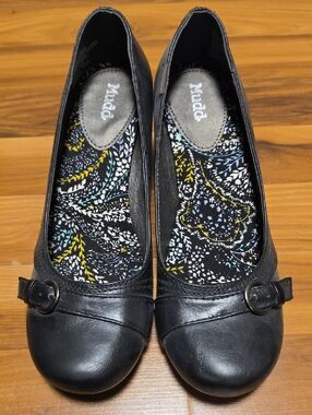 Mudd Black Women's Buckle High Heeled Shoes with Patterned Insole